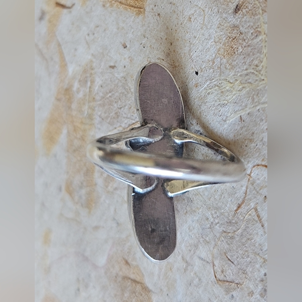 #126 Women's Ring Coral Cabachon & Silver Southwestern Size 8 - Picture 3 of 6